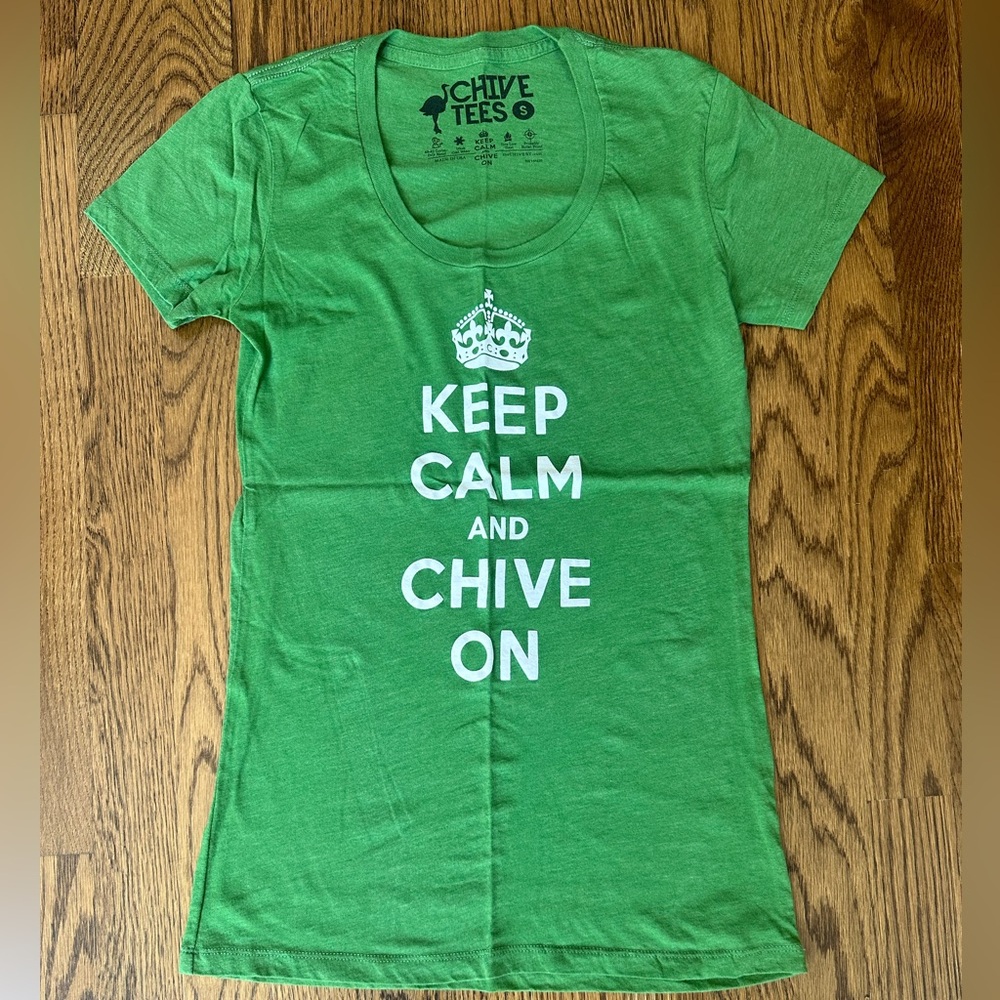 Green Keep Calm and Chive On (KCCO) women’s tee shirt, size Small